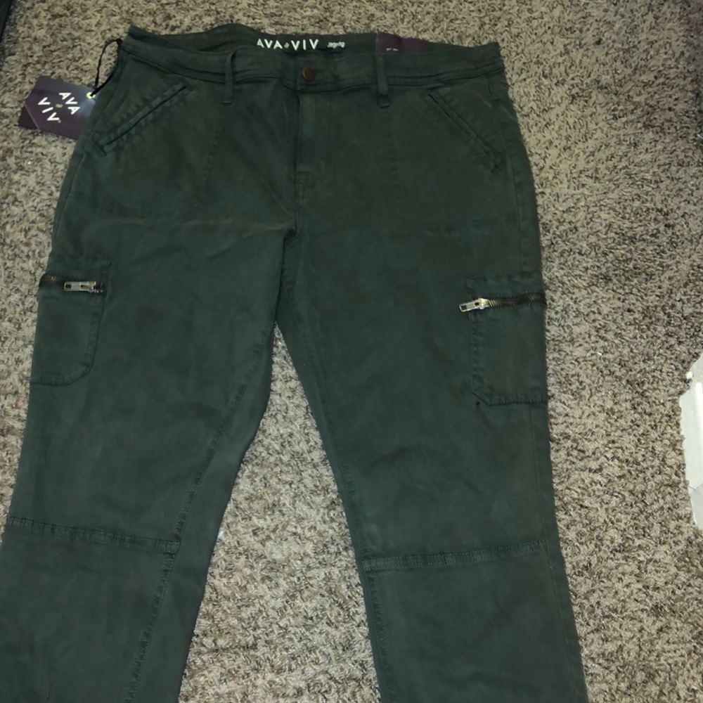 Dark green jean (zipper pockets)